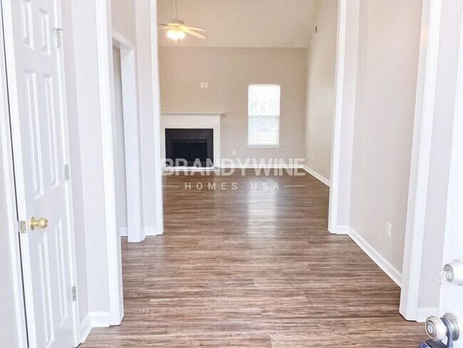 Building Photo - Charming 3BR with Car Garage! Apply today!