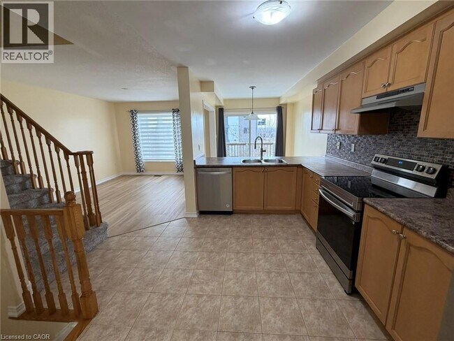 Photo du bâtiment - 121 Bloomington Dr