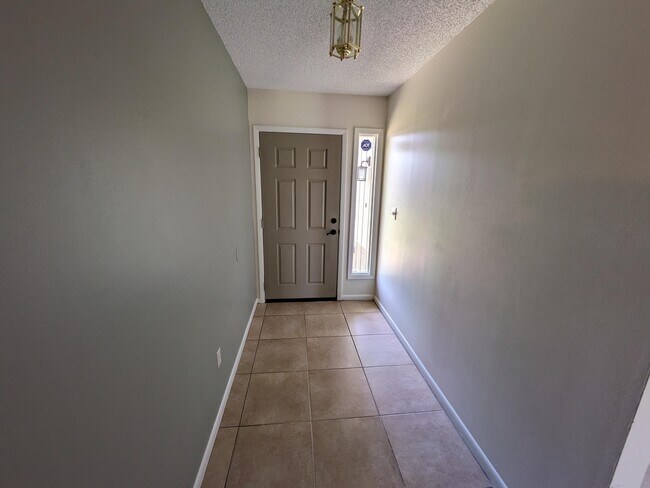 Foto del edificio - 4635 Longbow Dr
