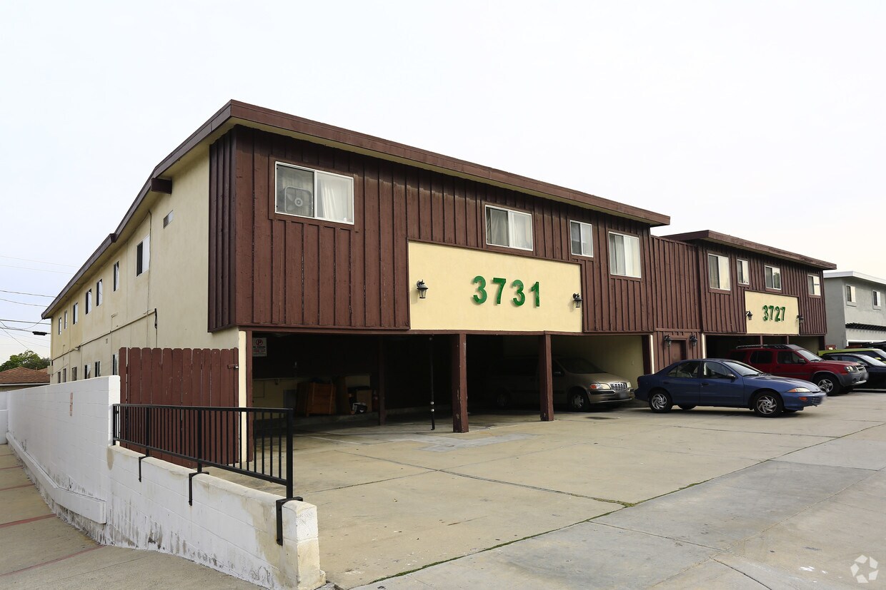 Primary Photo - Sea Breeze Apartments