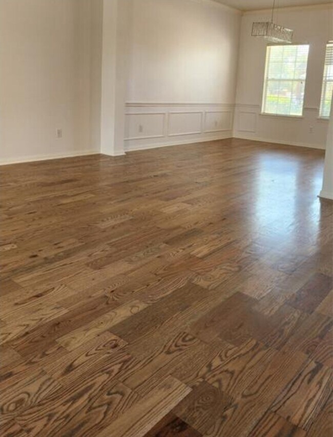 Building Photo - 6626 Albion Cresent Dr