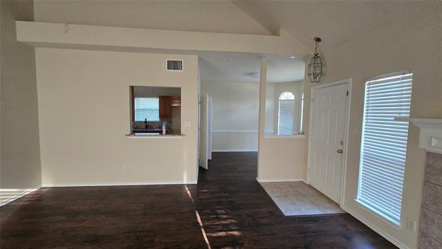Building Photo - 1401 Ross Dr