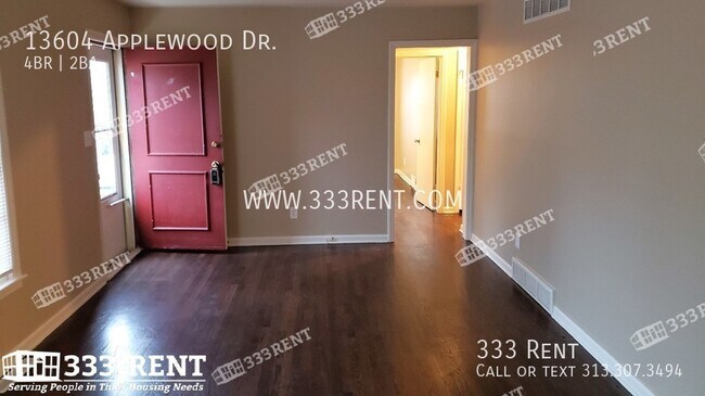 Building Photo - Lots of space in this 2-story house just b...