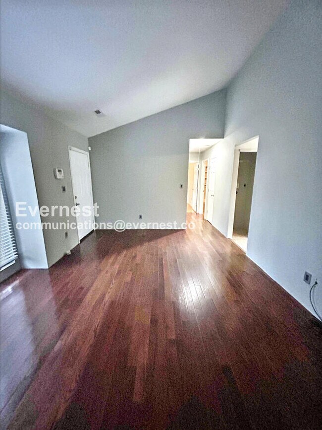 Foto del edificio - Cozy Home with Driveway Parking and Hookups