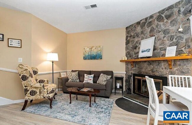 Building Photo - 718 Laurelwood
