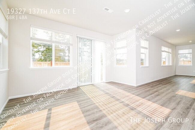 Foto del edificio - 19327 137th Ave Ct E