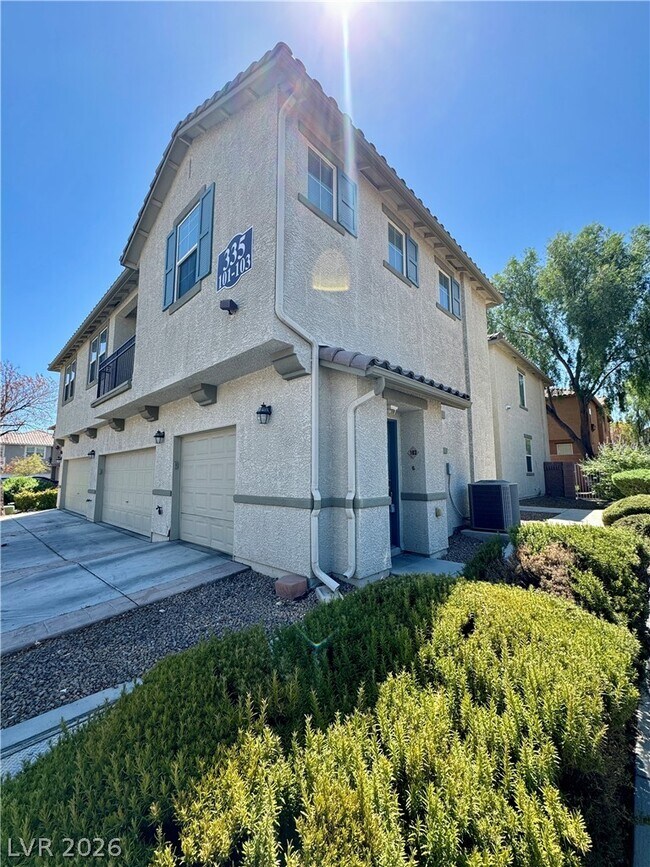 Building Photo - 335 Clarence House Ave