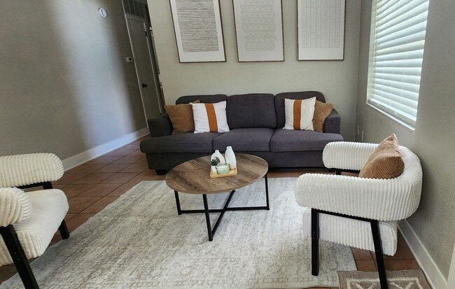 Photo - 139 NE Monroe Cir N Townhome