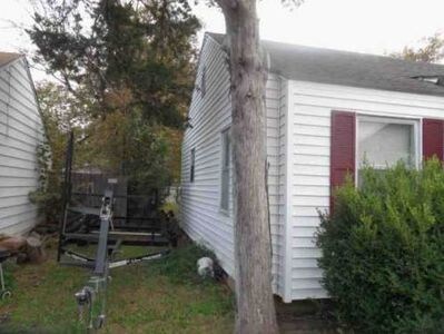 Building Photo - 1714 NW Cherry Ave
