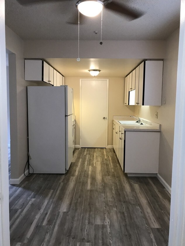 Primary Photo - 421 West St