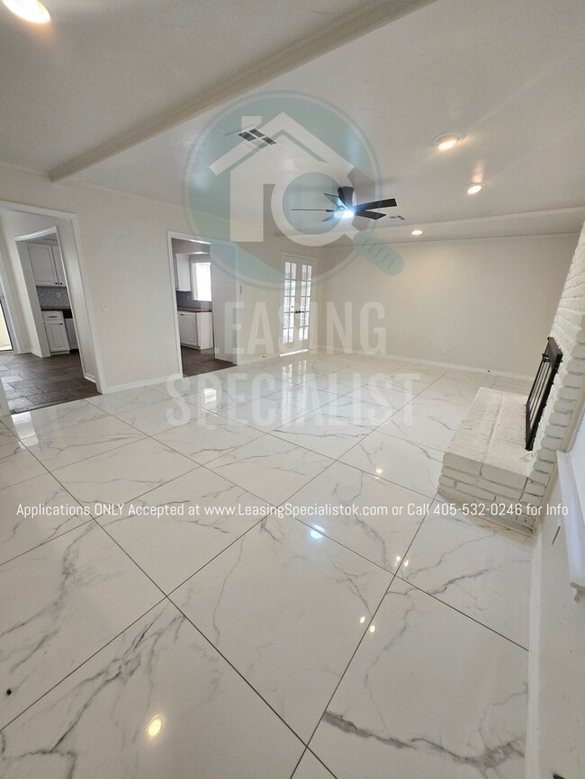 Foto del edificio - Spacious Village 3 Bed 2 Bath Home!