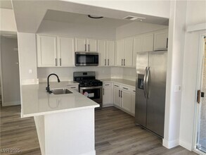 Building Photo - 9901 Trailwood Dr