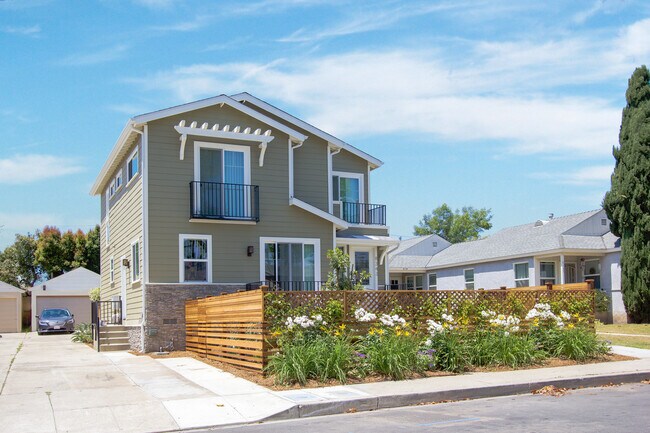 Foto del edificio - 8341 Dunbarton Ave