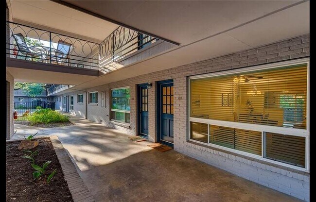Building Photo - 1210 Windsor Rd