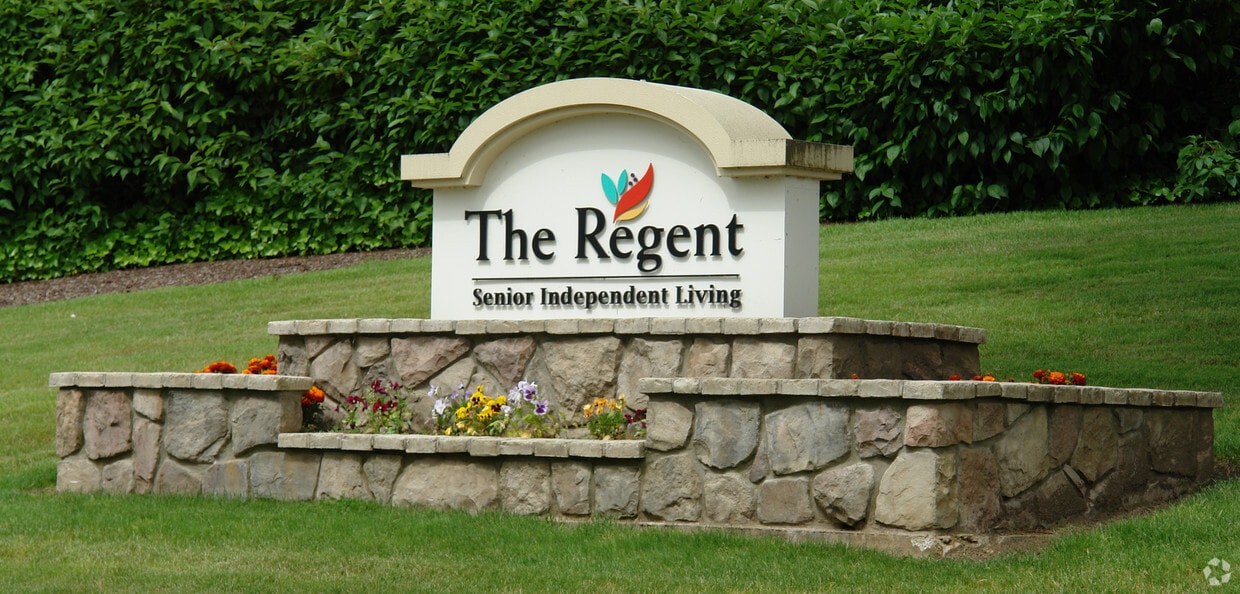 Building Photo - Holiday Regent