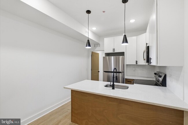 Building Photo - 863 N 43rd St