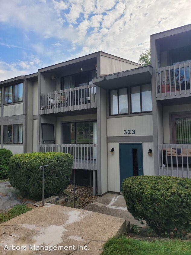 2 br, 1 bath House 323 Ridgepoint Circle... House Rental in