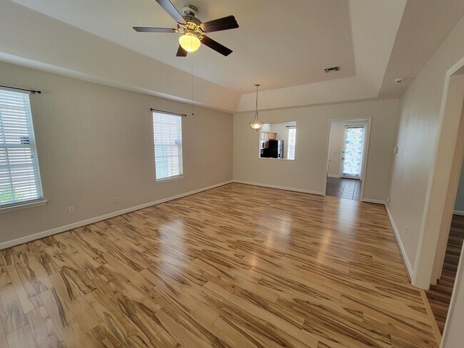 Building Photo - 3598 Four Oaks Blvd