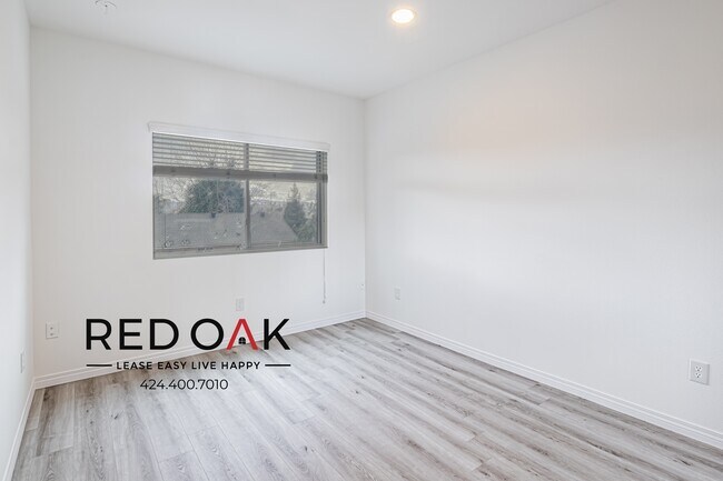 Foto del edificio - Bright and Charming Two Bedroom with Stain...