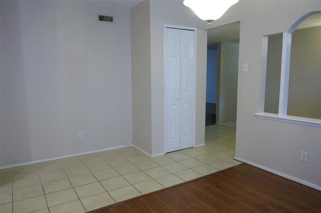Building Photo - 925 Middle Cove Dr