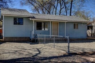 Building Photo - 806 Campbell St