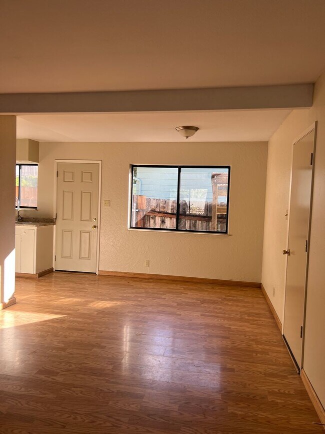 Foto del edificio - Blue Lake House Tier 2