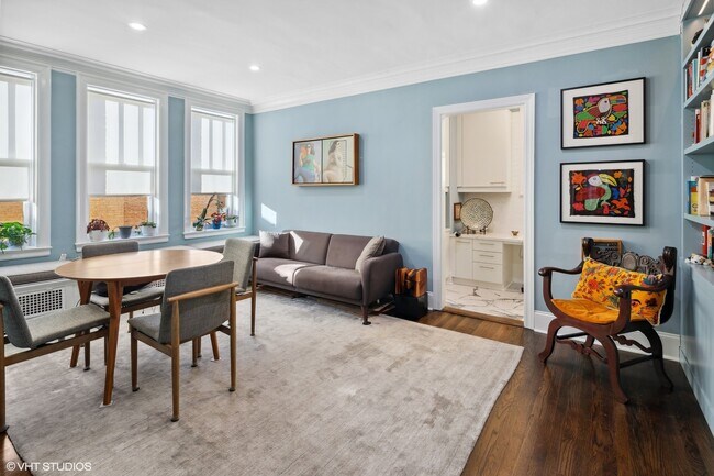 Foto del edificio - 3300 N Lake Shore Dr
