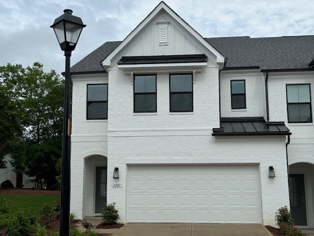 Building Photo - 6101 Mariemont Cir
