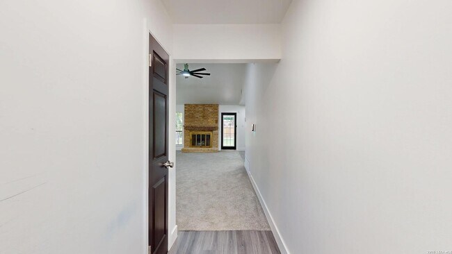 Building Photo - 318 Renee Dr