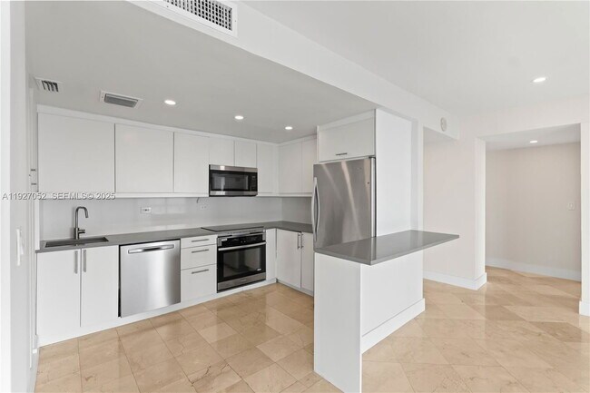 Foto del edificio - 2451 Brickell Ave