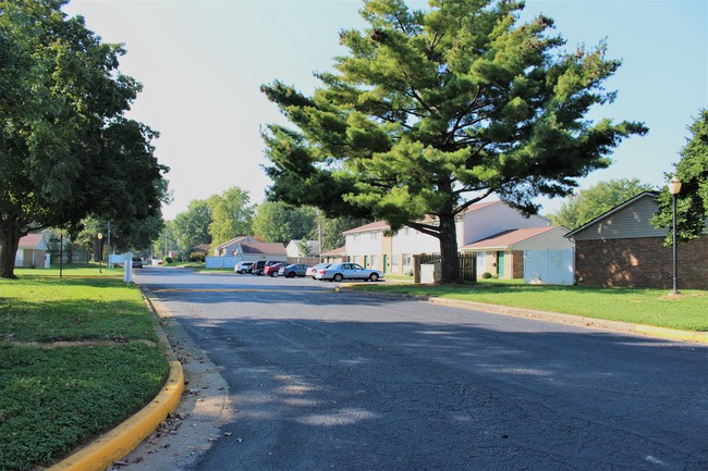 Building Photo - Grand Oak Community