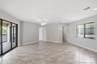Building Photo - 2625 Heathcote Dr