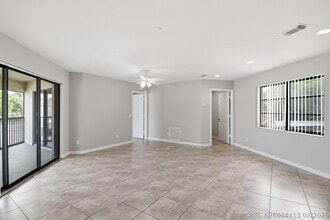 Building Photo - 2625 Heathcote Dr
