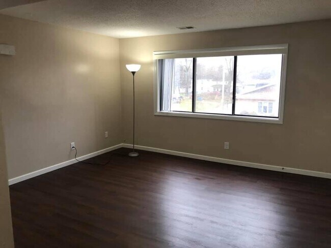 Foto del edificio - 411 Packwaukee St