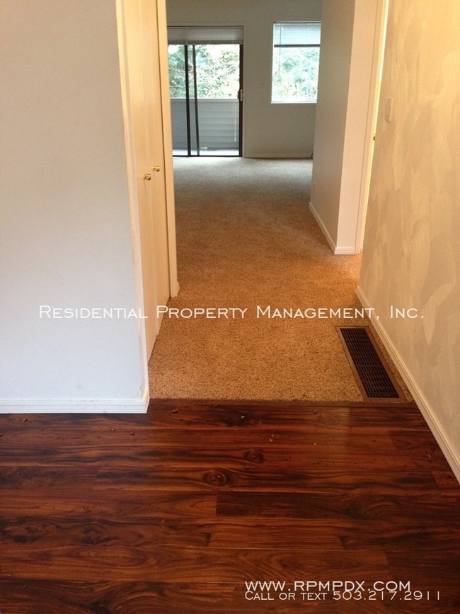 Building Photo - 3101 McNary Pky