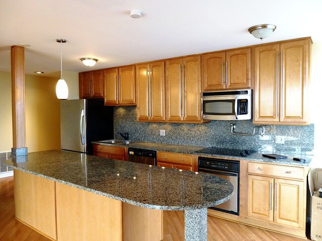 Building Photo - 5820 Oakwood Dr