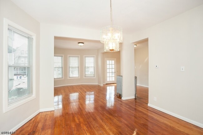 Building Photo - 147 Claremont Ave