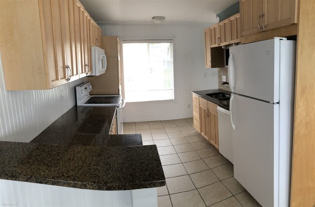 Building Photo - 2 br, 1 bath House - 541 S Shore Dr