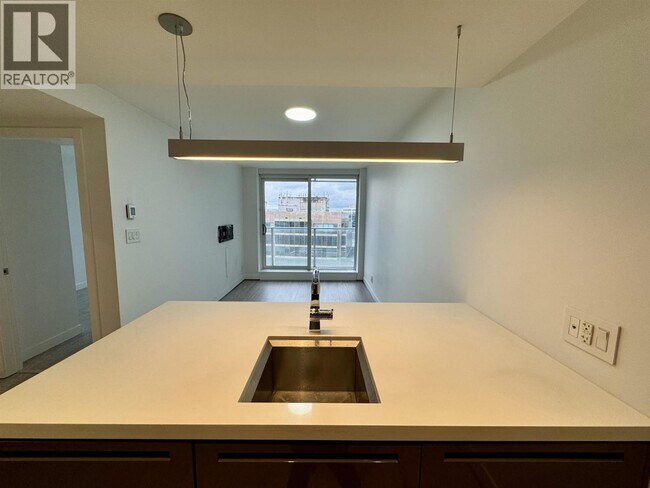 Photo du bâtiment - 777-2777 Richards St