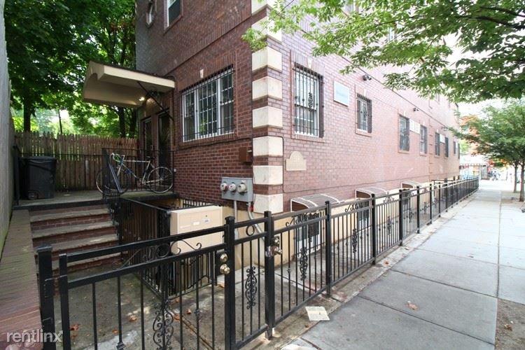 Primary Photo - 318 Nostrand Ave