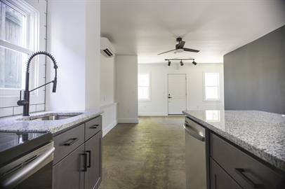 Foto del edificio - Charming Newly Renovated Upstairs Apartment in the Heart of Downtown Winchester
