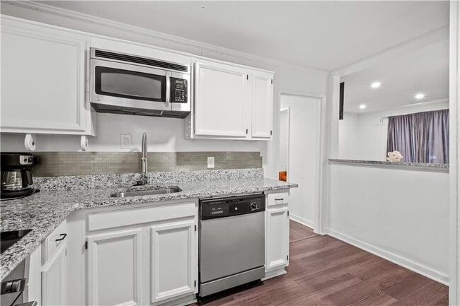 Building Photo - 1738 Duke Rd