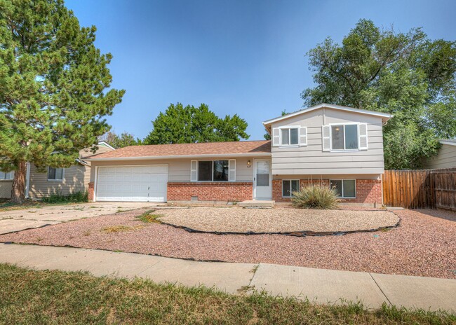 Building Photo - 3 Bedroom Home Close to Fort Carson