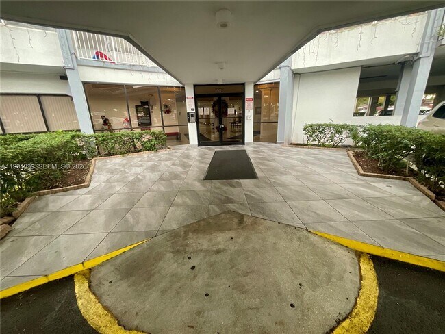 Foto del edificio - 1200 NE Miami Gardens Dr