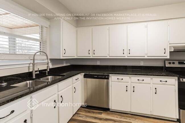 Foto del edificio - 3302 Sycamore Dr