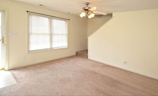 Building Photo - 2 BR 2.5 BTH Townhouse off Wards Ferry Rd