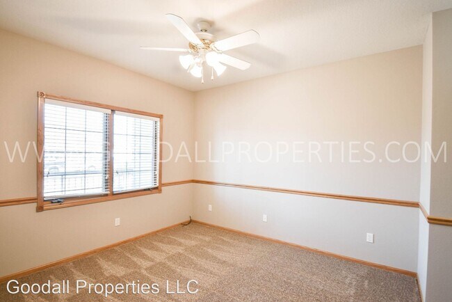 Building Photo - 2 br, 2 bath House - 1355 SE Florence Dr #506