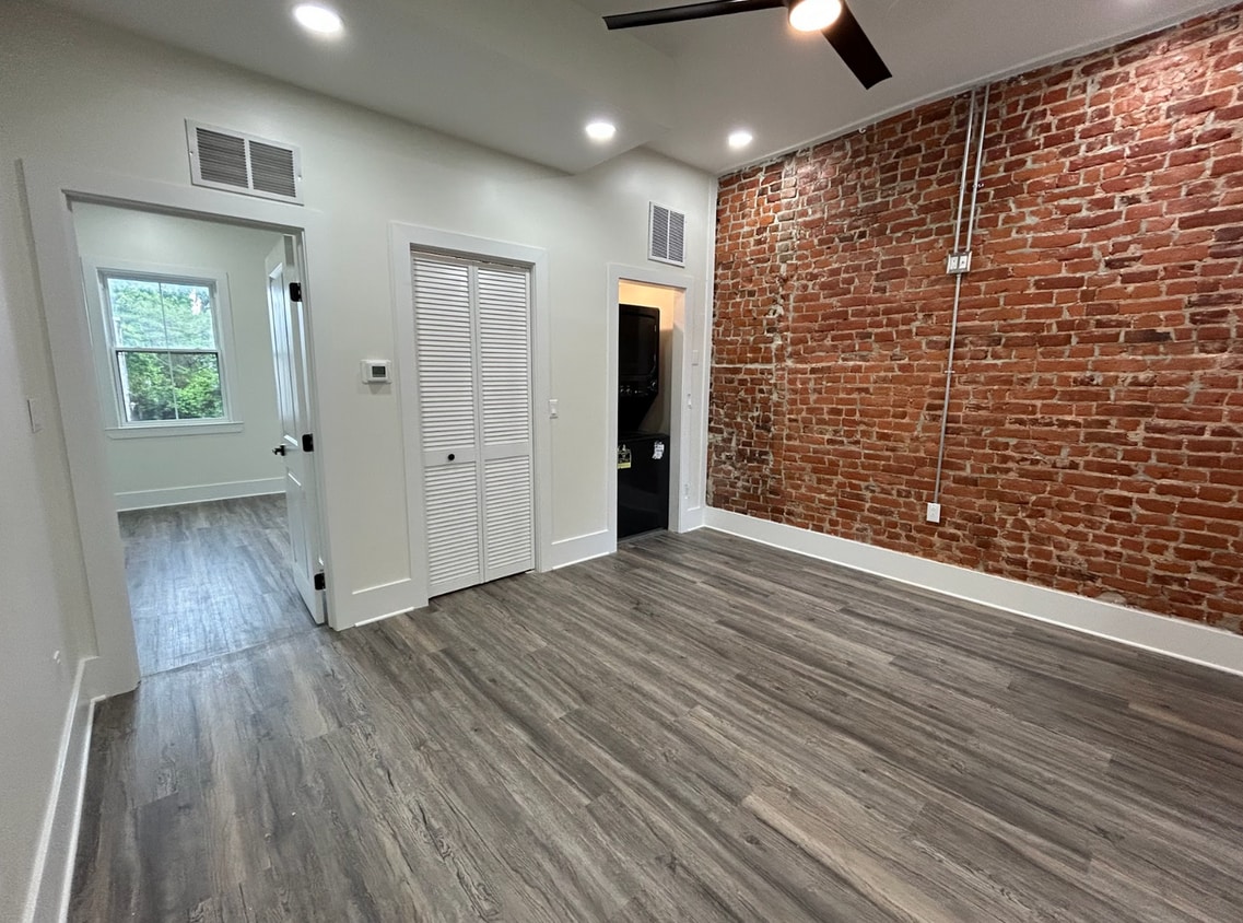 Primary Photo - Modern Living Just Steps from Temple Unive...