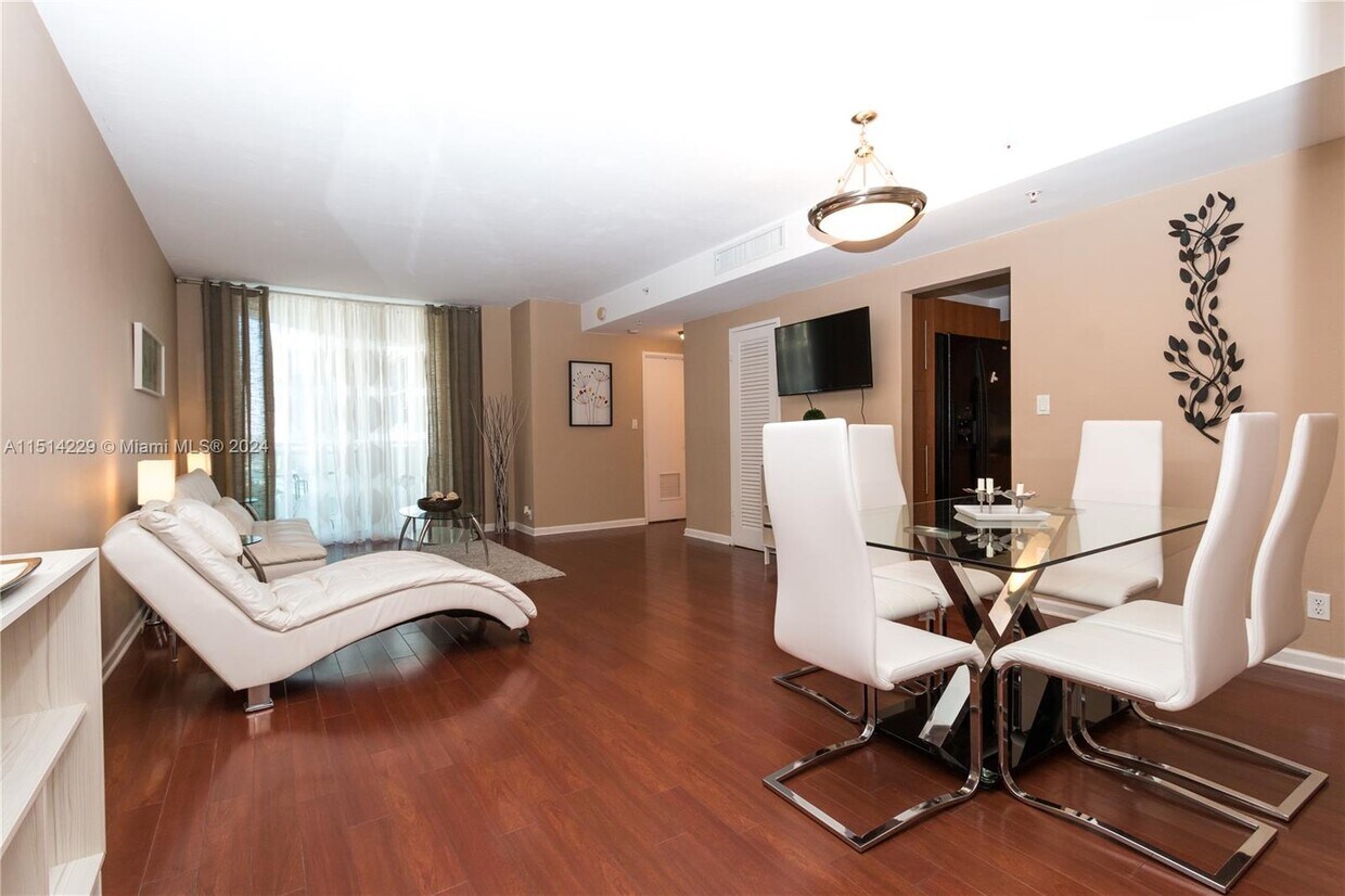 Primary Photo - 3001 S Ocean Dr