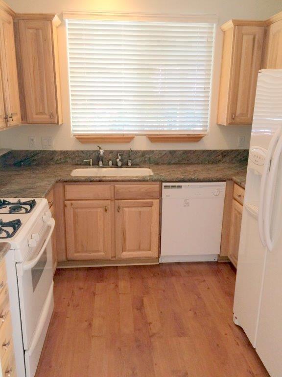 Kitchen - 655 Nicklaus St